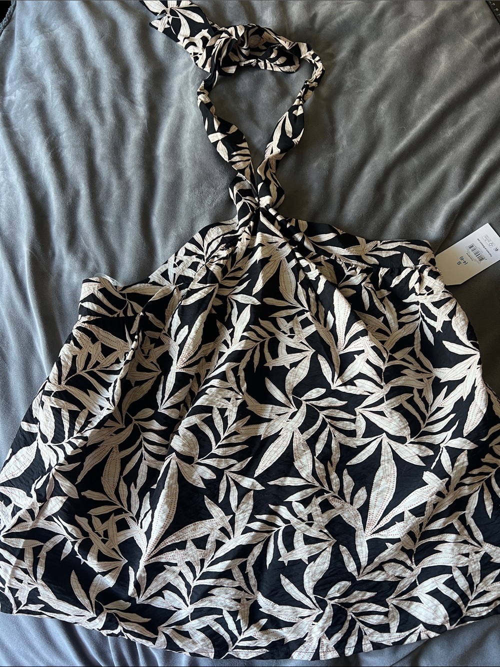 NWT Time and Tru Black and Cream Leaf-Print Halter Tank